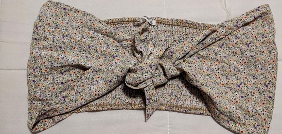 Front tie crop top, NWOT SIZE MEDIUM. ✨ - Picture 2 of 3